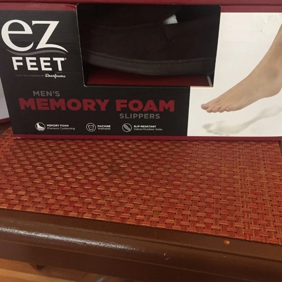 NWT men’s dearfoams size 9/10 brand new - Picture 1 of 2